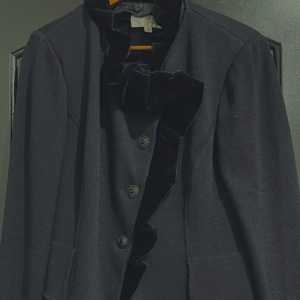 NWOT St. John’s Evening Chic Black Blazer with Ruffle Detail - Picture 3 of 10